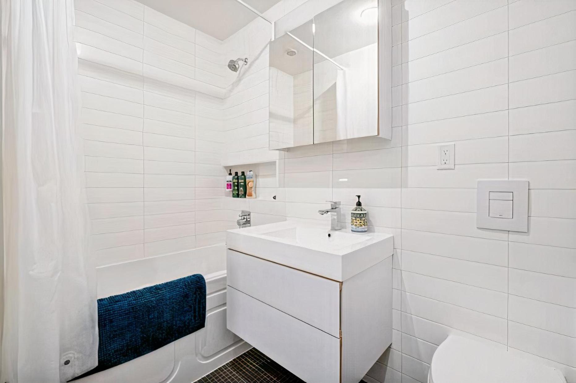 Modern, Bright & Central 1-Bed Downtown Apt Close To Rogers Arena Vancouver Exteriér fotografie